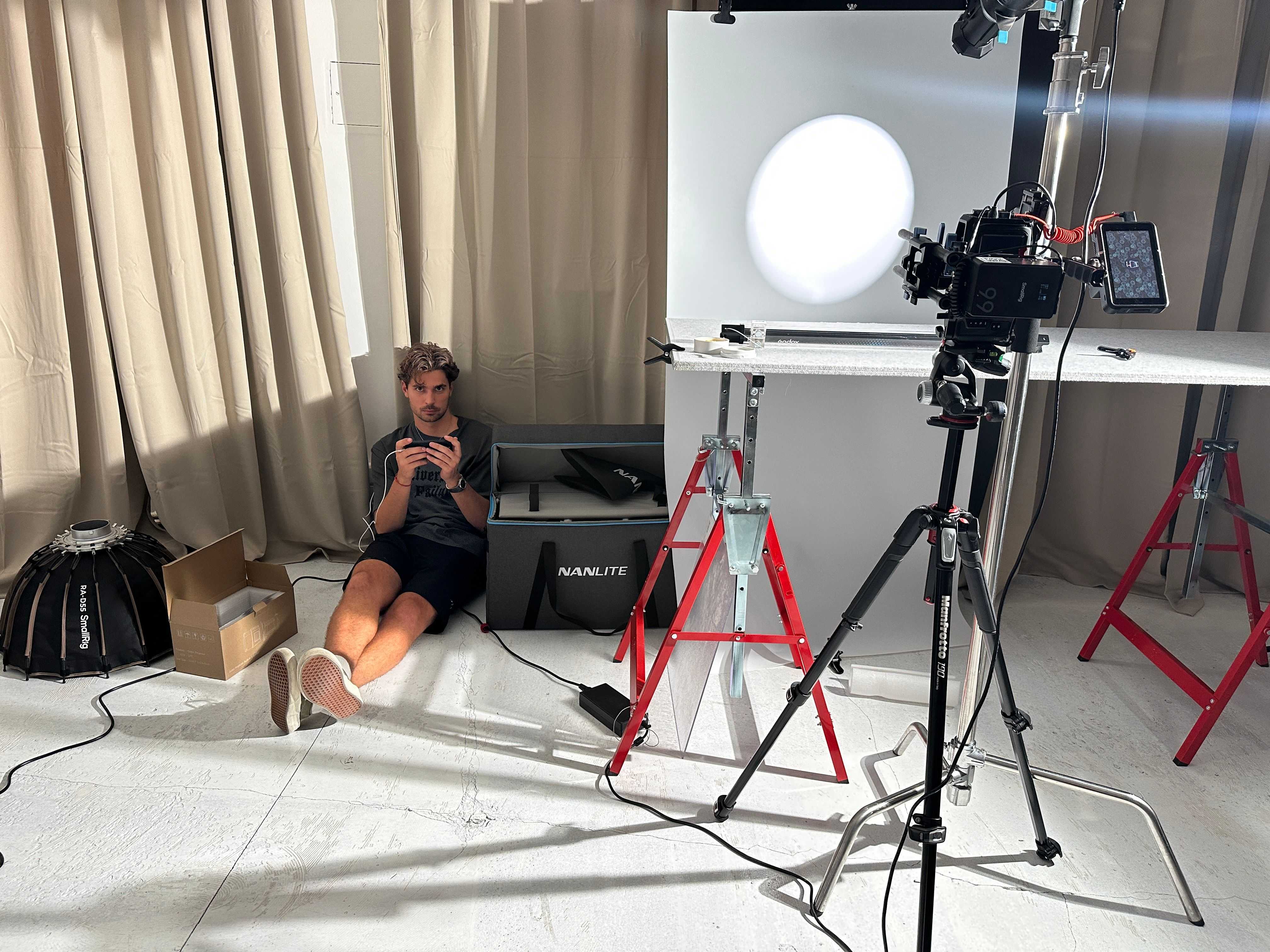 Zrealizowaliśmy już ponad 100 sesji i projektów produkcyjnych. Serio to lubimy. Szczególnie, kiedy możemy działać od samego początku – od idei kreatywnej (⸝⸝ᵕᴗᵕ⸝⸝) 