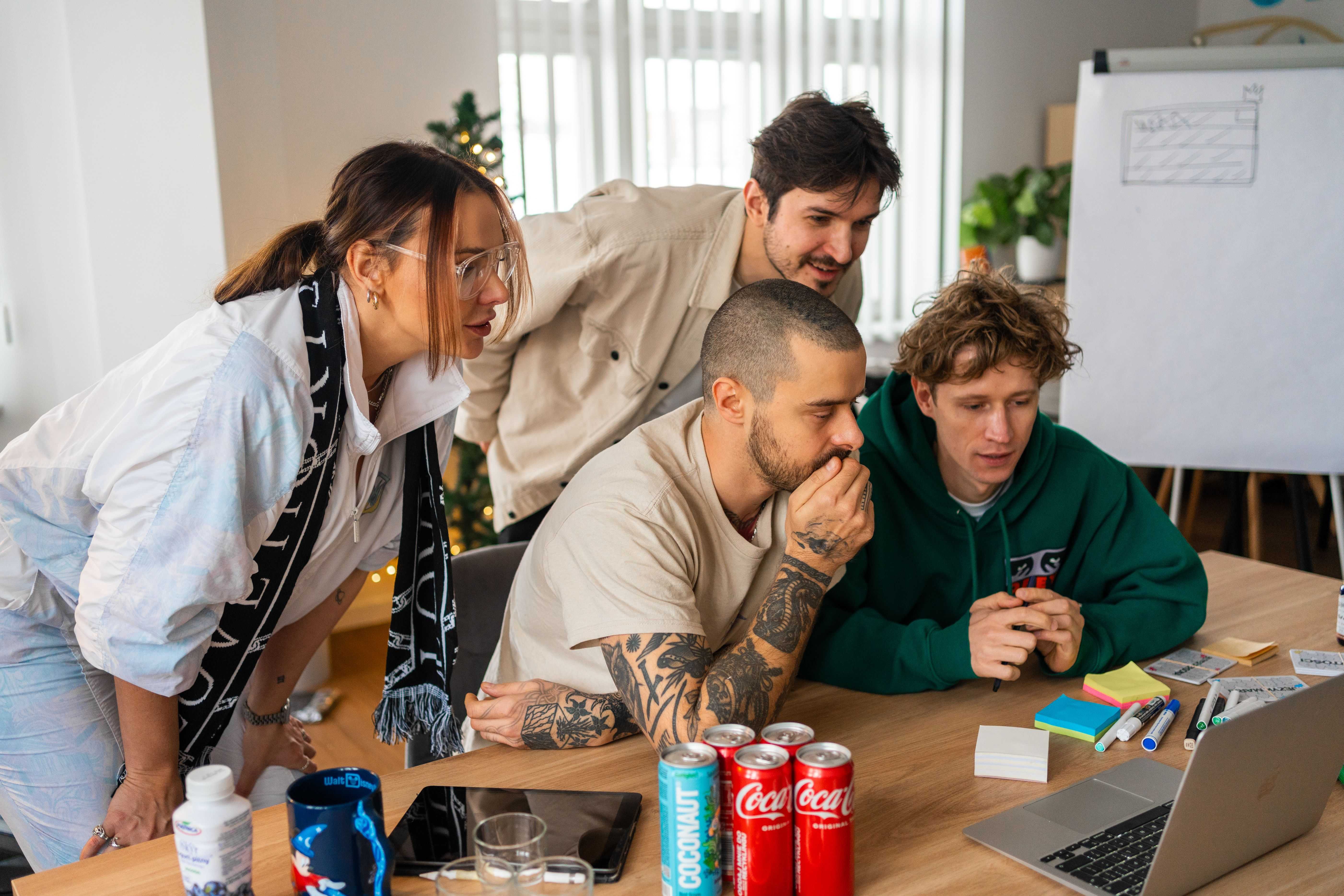 Nie ma dwóch takich samych warsztatów – każdy projekt jest max dopasowany do potrzeb marki, branży, teamu. Wybieramy metody, ćwiczenia, styl prowadzenia warsztatów po dobrym zapoznaniu się z klientem. 